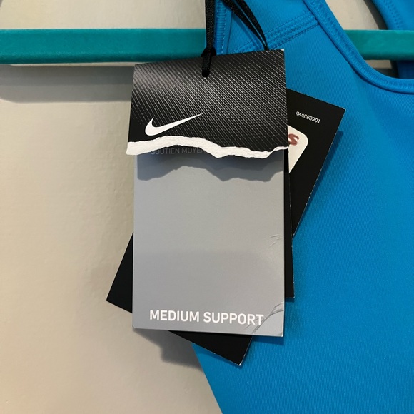 NWT Nike Sports Bra - Picture 3 of 8